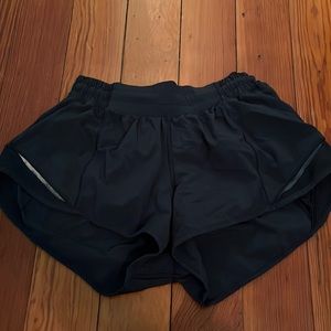 Lululemon Hotty Hot 2.5” Shorts